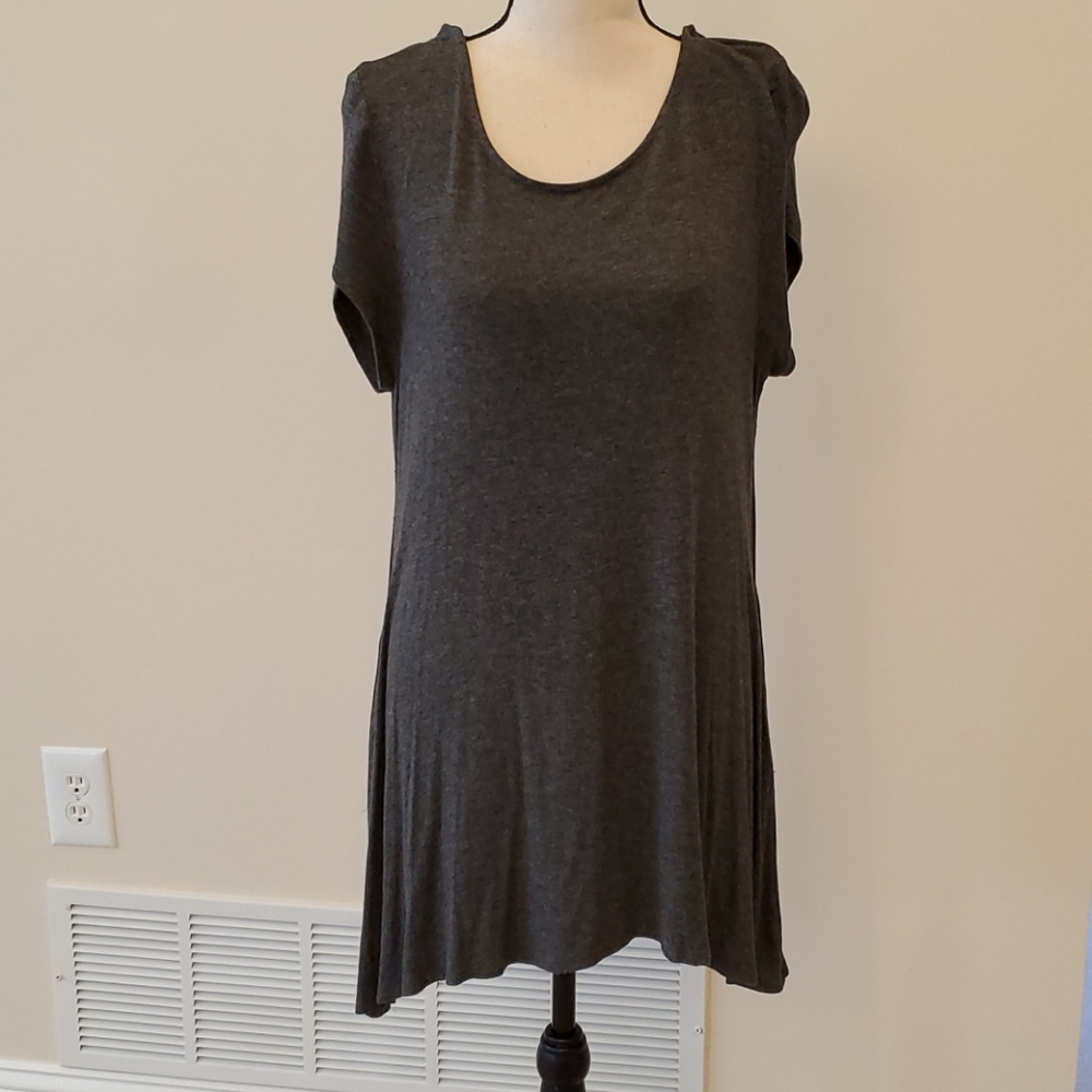 Grey sharkbite hem t-shirt